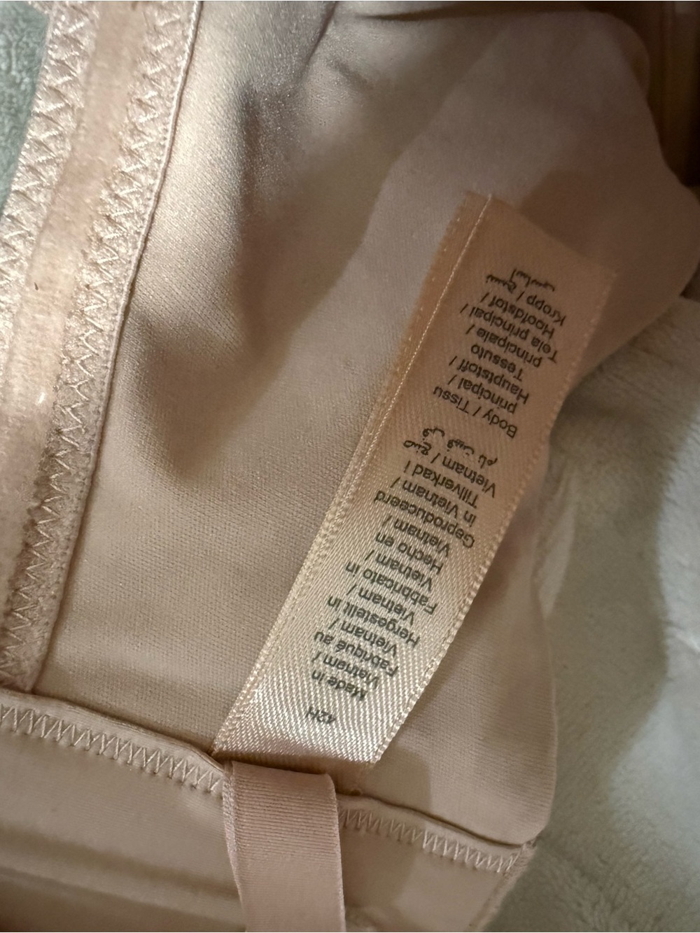 Skims Fits Everyone strapless bra Shade Mica , wired— 42H— - Picture 9 of 12